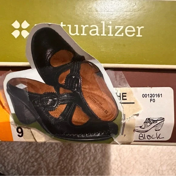 Naturalizer Quantina Black Leather Mules size 9 with a heel cute - Picture 10 of 12